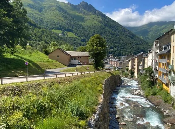 Le Navarre, T2 Familial Bien Equipe En Rdc , En Centre-ville *