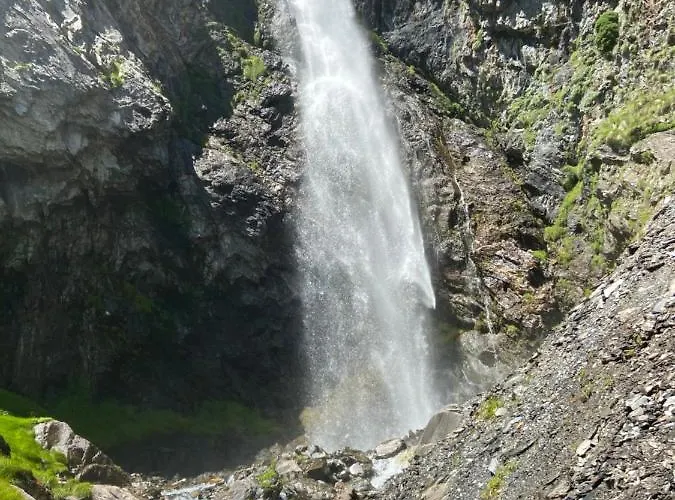 Le Navarre, T2 Familial Bien Equipe En Rdc , En Centre-ville アパート コテレ